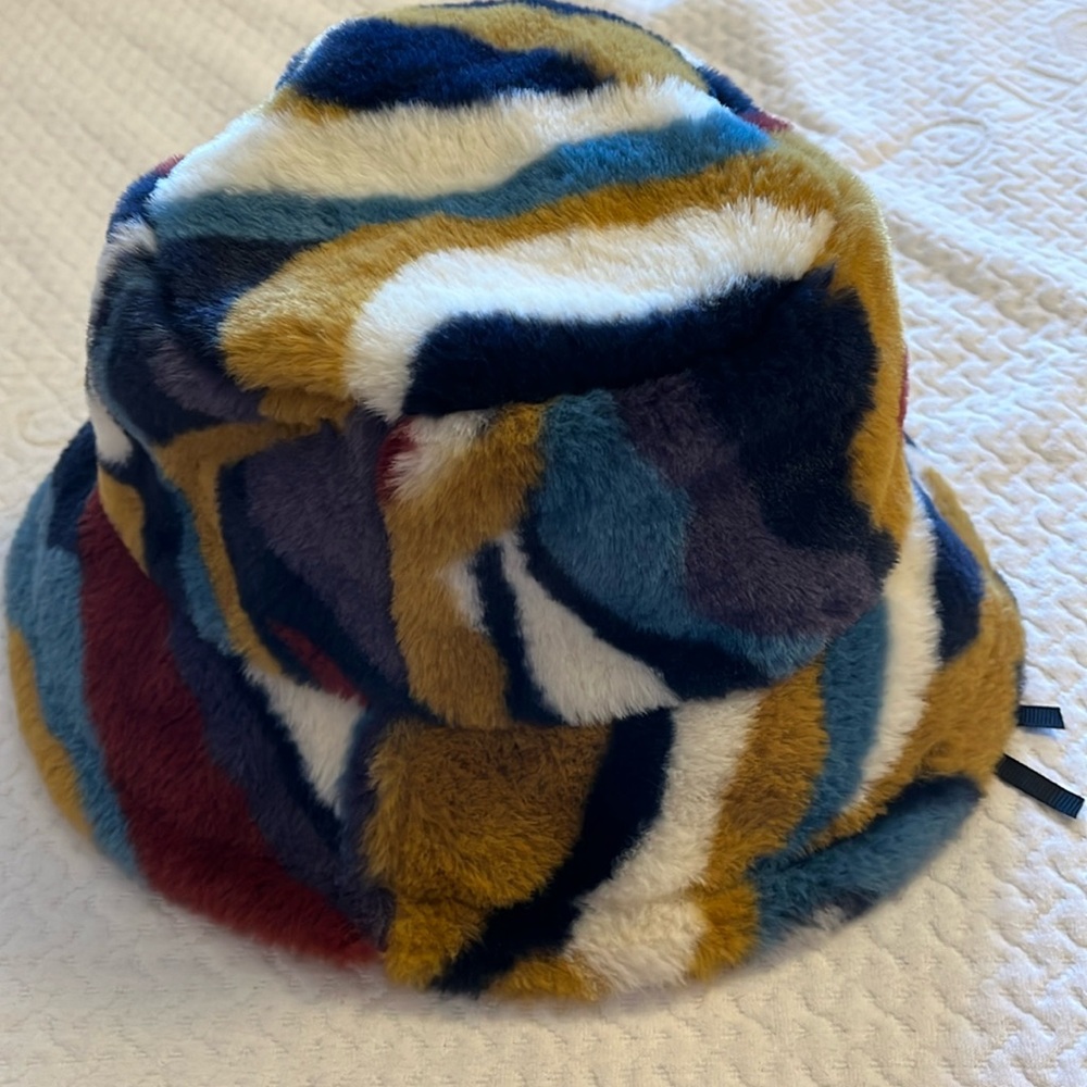 Le Chic Lady hat. NWOT
